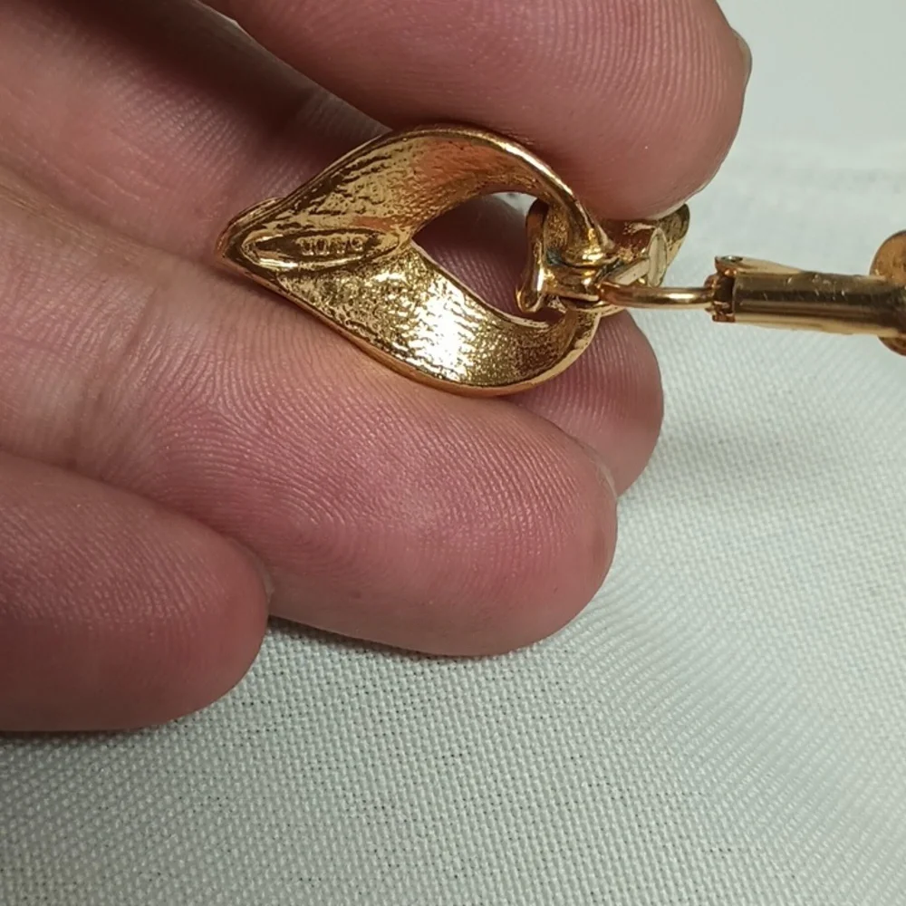 Avon Vintage Clip On Gold Heart Earrings - Picture 4 of 4